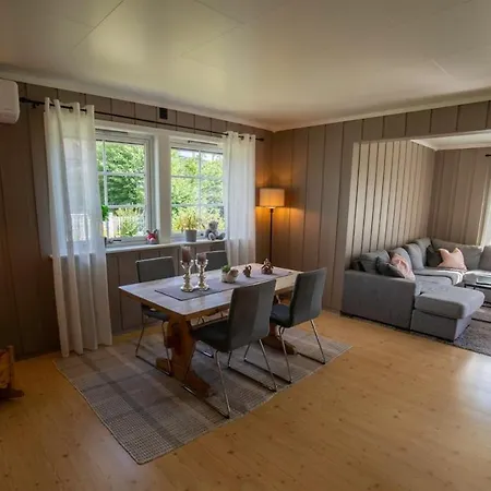 Cozy House With Free Parking On The Premises Feriehus *