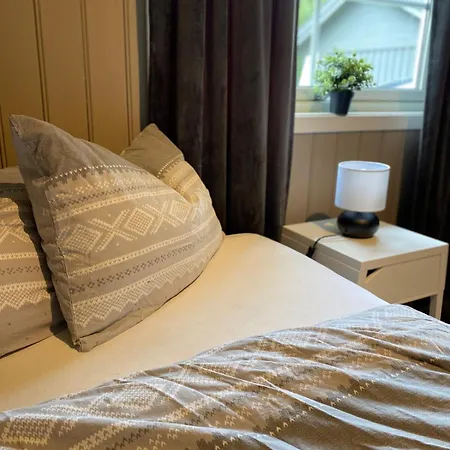 Cozy House With Free Parking On The Premises *