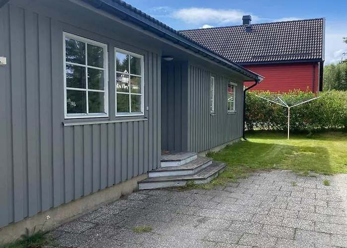 Casa de Férias Cozy House With Free Parking On The Premises *